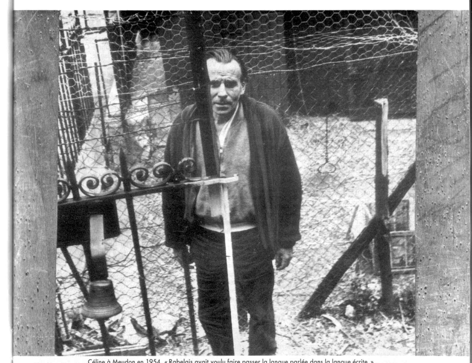 Louis-Ferdinand Céline, en su casa de Meudon (Francia), en 1954