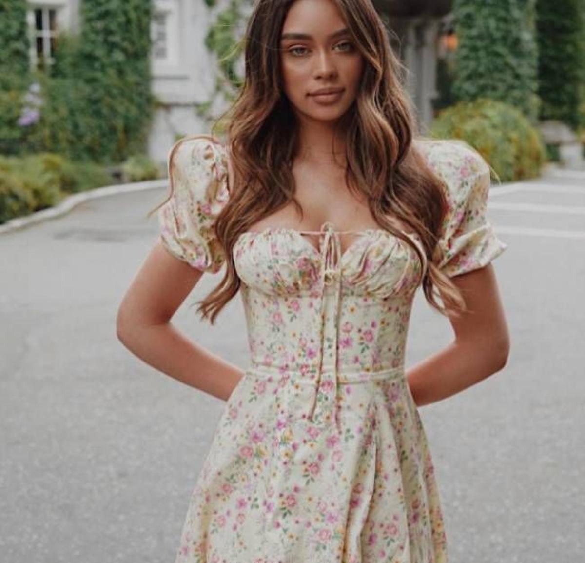 Vestido de flores (Precio: 17,27 euros)