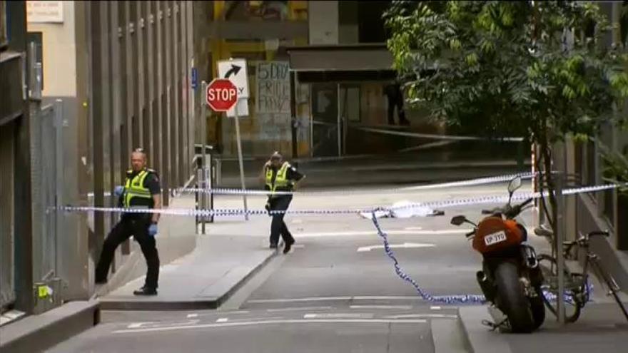 Un muerto y dos heridos apuñalados por un hombre en Melbourne