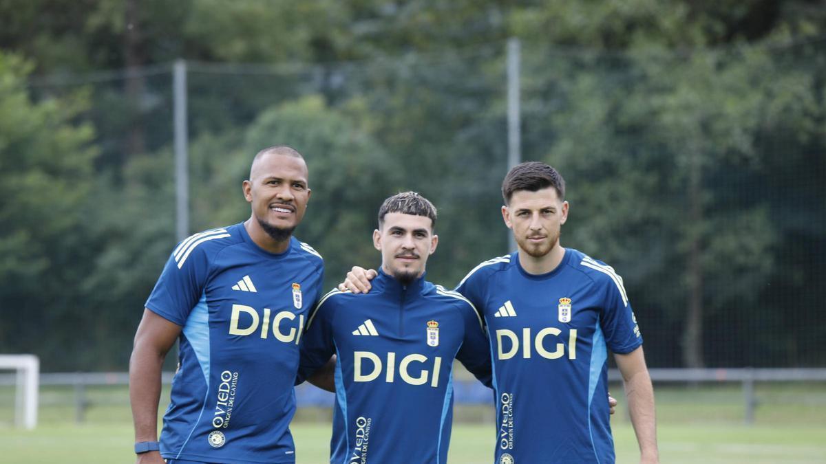 Salomón Rondón, Brandon Domingues y Alberto Reina durante su primer día en El Requexón