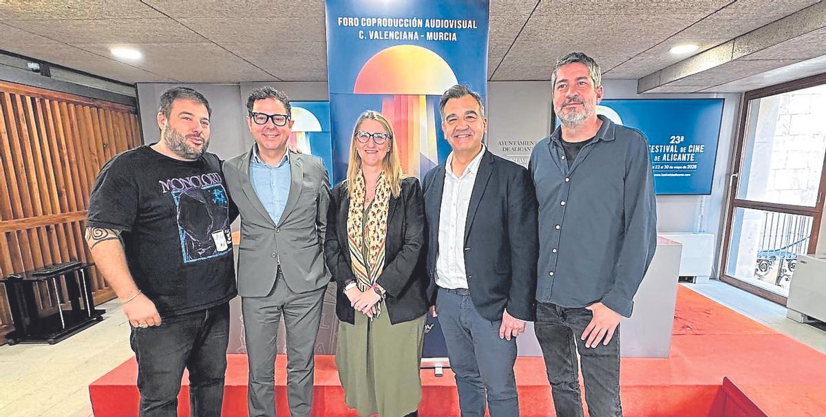 Alejandro Rius, presidente de CineMur (Asociación de Productoras de Murcia);Manuel Cebrián, director del Instituto de las Industrias Culturales y las Artes de la Región de Murcia; Mari Carmen de España, concejala de Empleo y Desarrollo; Miguel Molina, presidente de la Asociación de Productores Audiovisuales Valencianos (PAV); y Vicente Seva, director del Festival Internacional de Cine de Alicante.