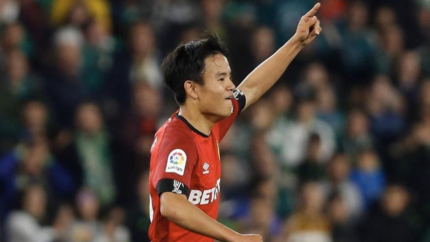 Kubo celebra &#039;a lo Messi&#039; el gol que dio el empate al Mallorca