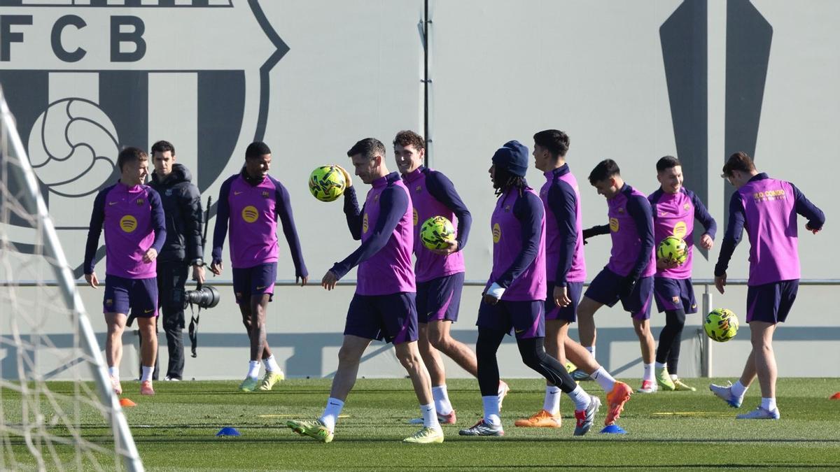 De Jong vuelve con el grupo en el entrenamiento del Barça