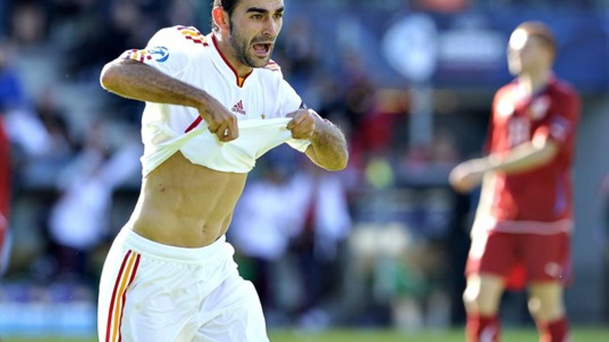 Adrián celebra el segundo gol que ha marcado ante la República Checa en Viborg, Dinamarca.