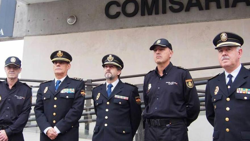 El nuevo jefe superior de la Policía visita la comisaría polesa