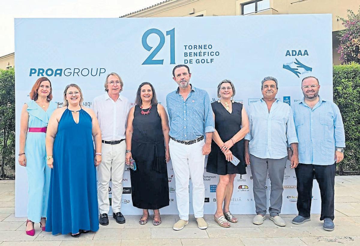 Dino Jaume junto a autoridades y miembros de ADAA.