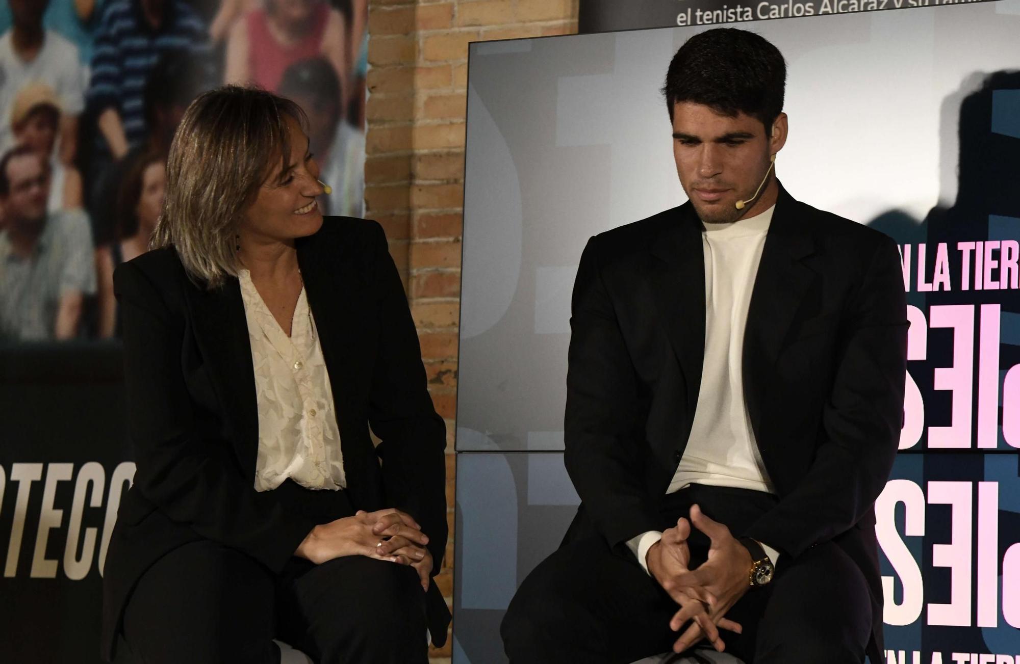 Así ha sido la inauguración de la exposición de Carlos Alcaraz en la Cárcel Vieja de Murcia