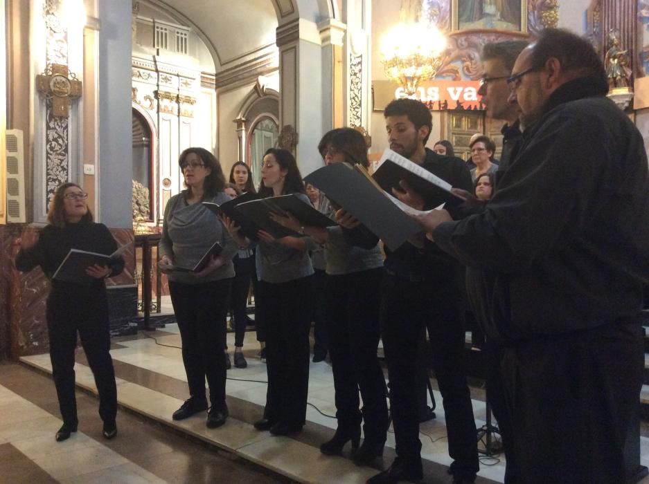 Cor Echo Vocis de Sueca amb la direcció de Cèlia Màñez.