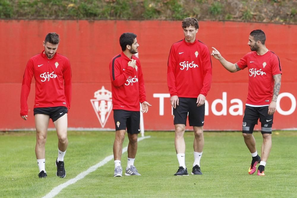 Entrenamiento del Sporting tras la derrota frente al Barcelona