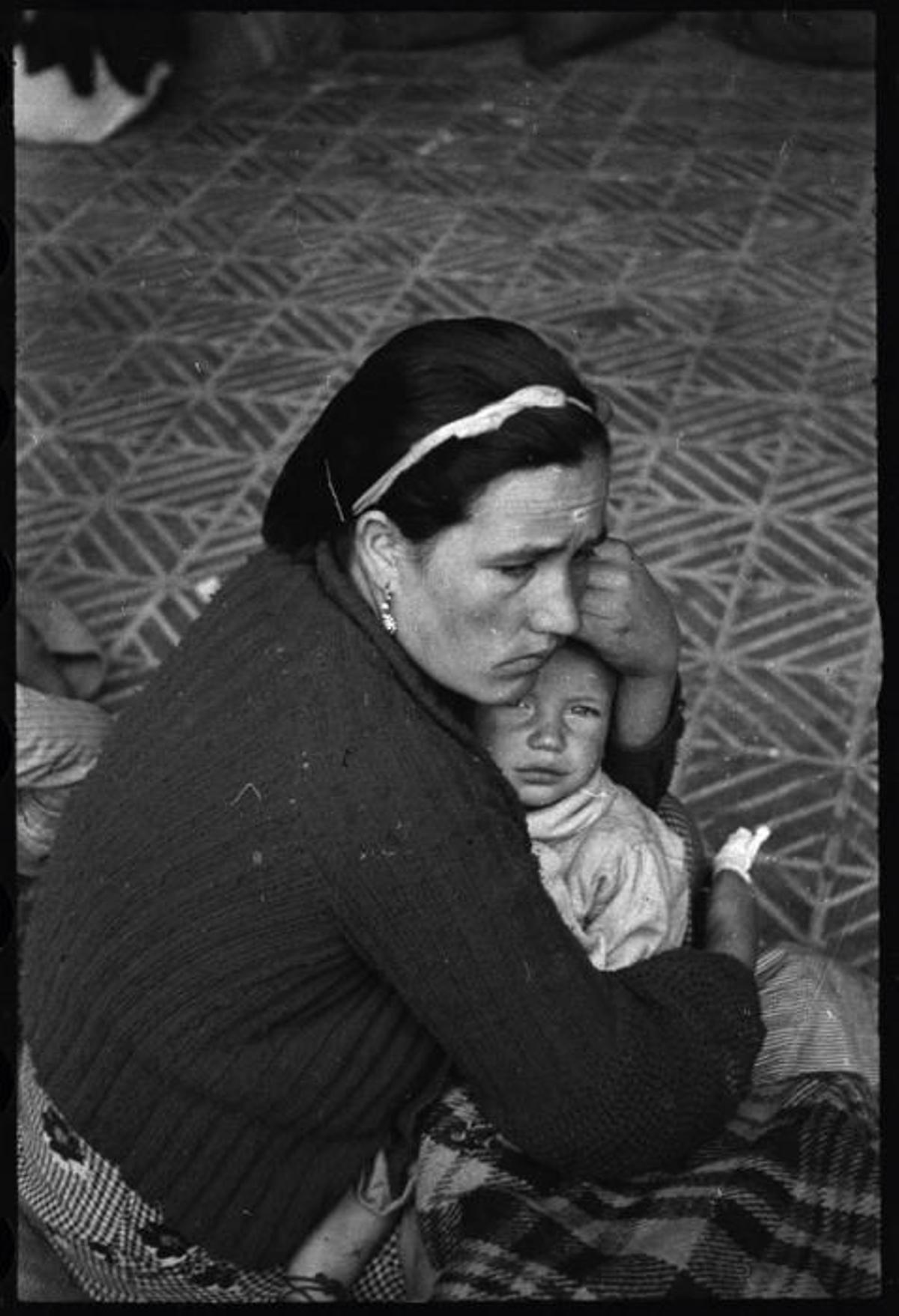 Imágenes de 'La Caja Roja', selección de fotos de la Guerra Civil de Antoni Campañà