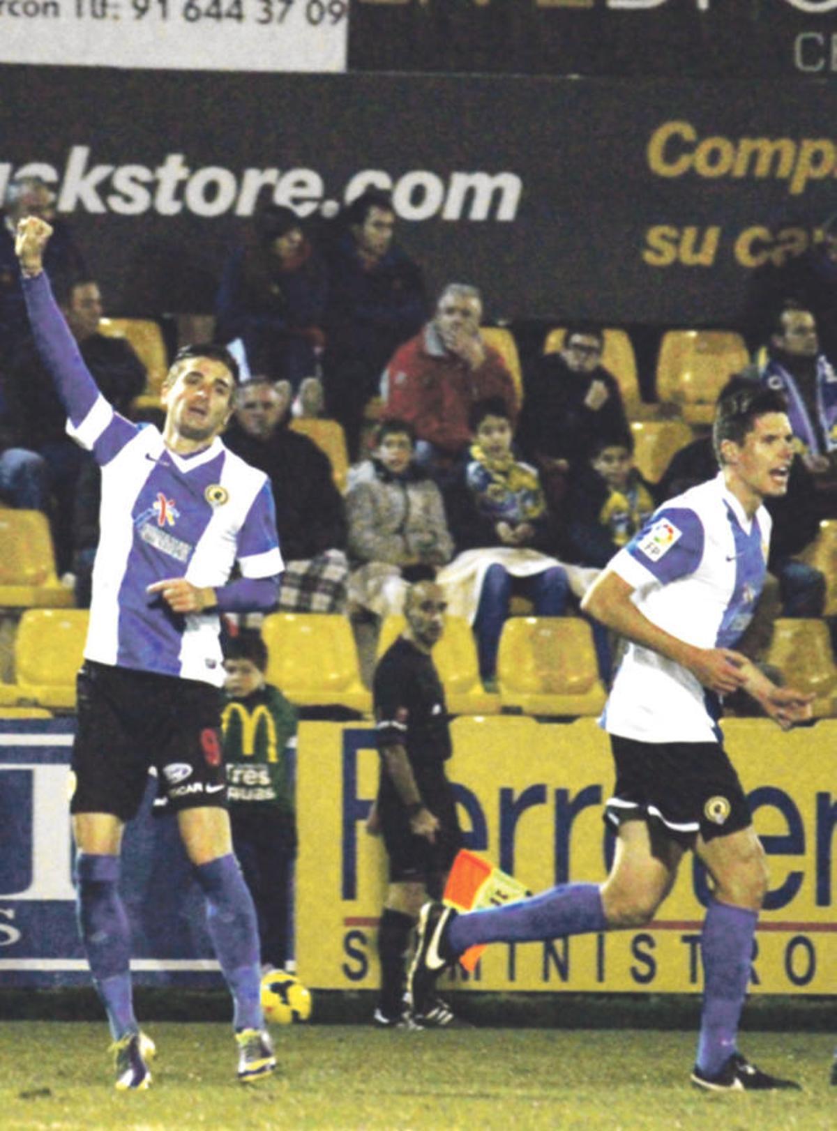 Portillo festeja el 0-1 junto a Héctor Yuste.