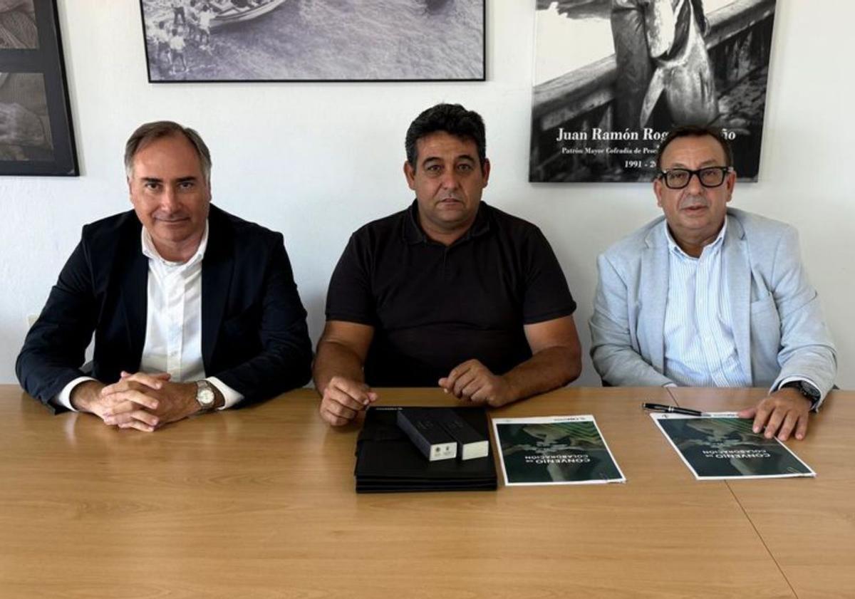 Firma del convenio de Cajasiete y la Cofradía majorera.