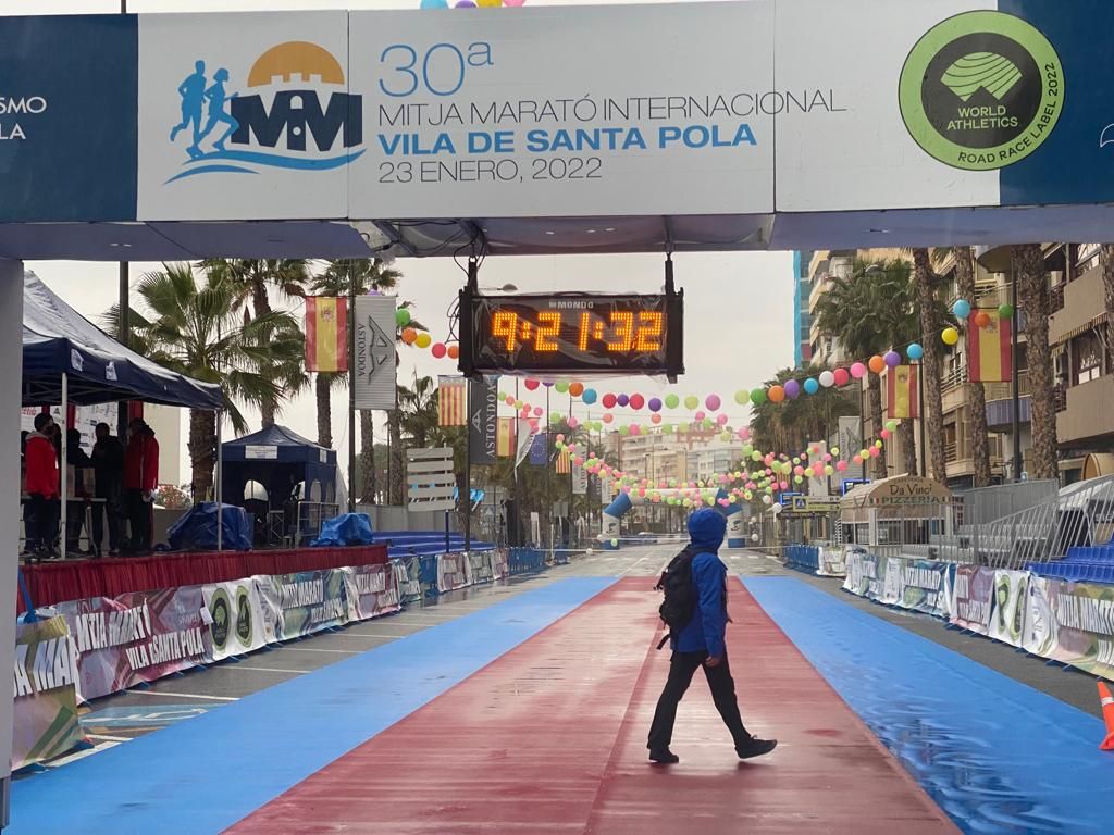 La 30 Mitja Marató Internacional Santa Pola amenazada por la lluvia