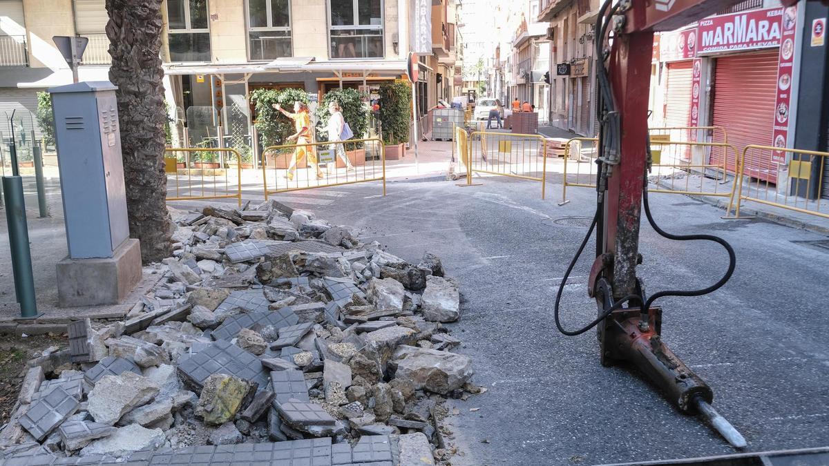 Aceleran las obras de reforma de la calle Daoiz en Elche para mitigar las molestias
