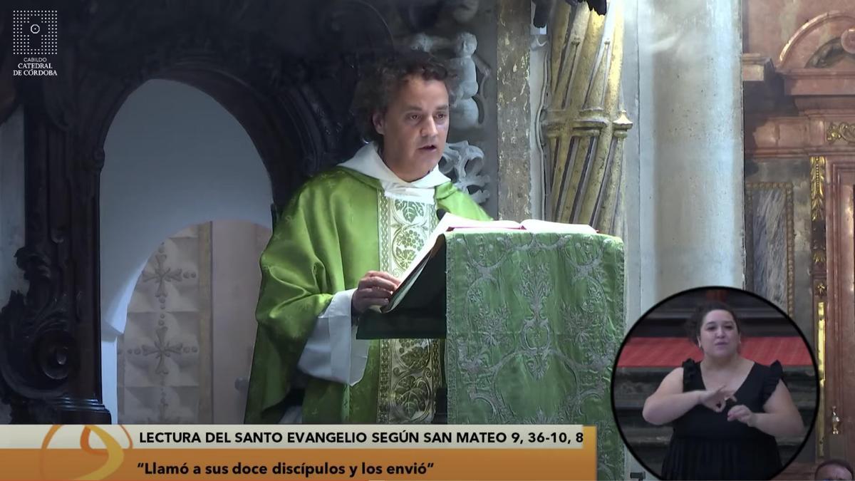 Misa con el apoyo de la lengua de signos celebrada este domingo en la Catedral de Córdoba.