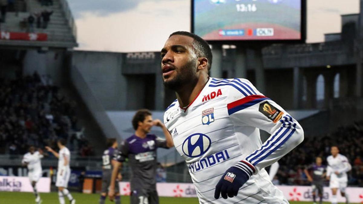 El Arsenal quiere a Lacazette, pero el 'OL' no quiere traspasarle