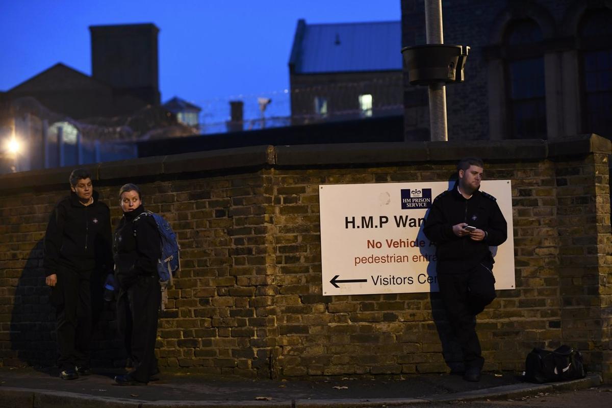 Prison guards stand outside Wandsworth Reform Prison during an unofficial strike to protest against staffing levels and health and safety issues, in London, Britain, November 15, 2016. REUTERS/Dylan Martinez