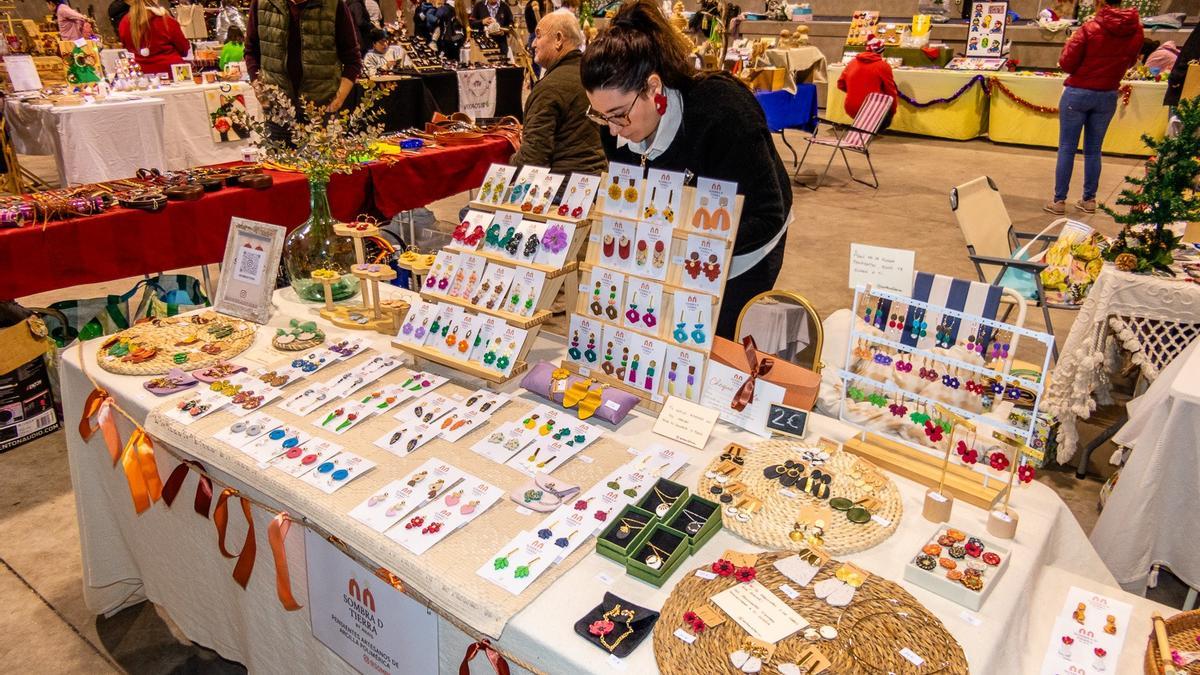 GALERÍA | Mercado navideño intergeneracional en el auditorio Leticia Rosino de Tábara