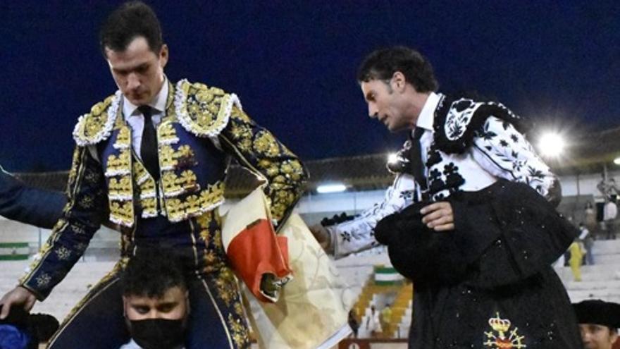 Daniel Luque y Finito de Córdoba, a hombros, en su reciente actuación en Cabra.