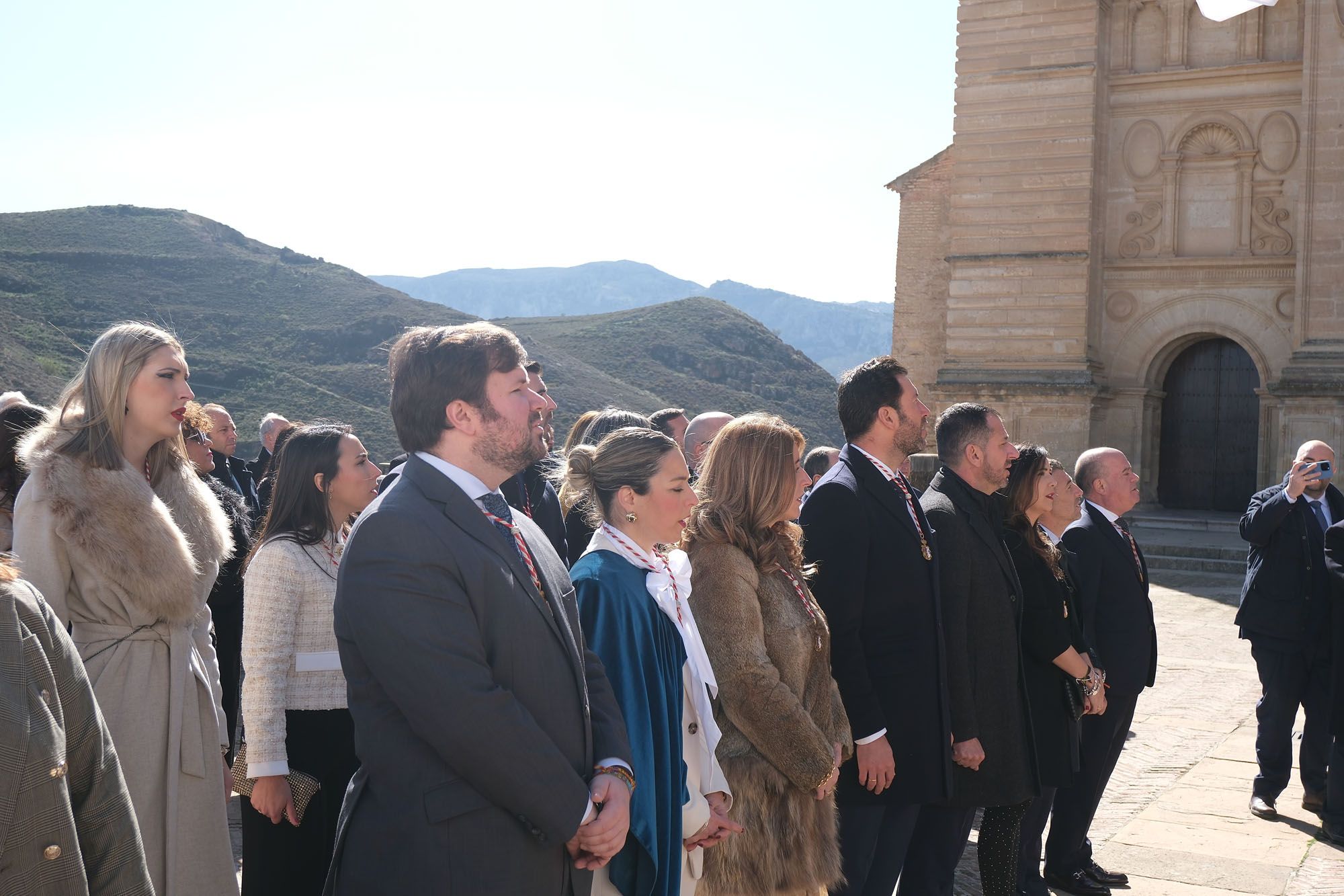 Izado de banderas con motivo del Día de Andalucía en Antequera.