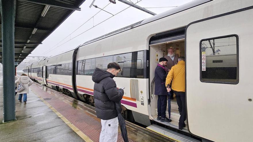 Crónica de una semana para el olvido en los trenes de Vigo: cortes, huelgas, retrasos y silencios