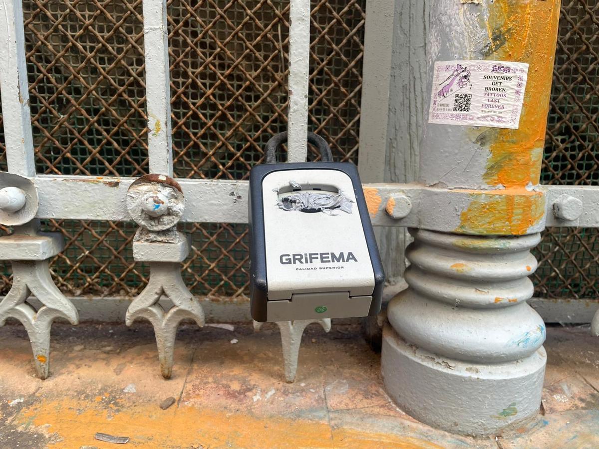 Cajetín de llaves de un piso turístico vandalizado