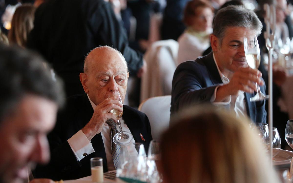 Jordi Pujol con su hijo Oriol en la entrega de los premios Pimec a las mejores empresas.jpg