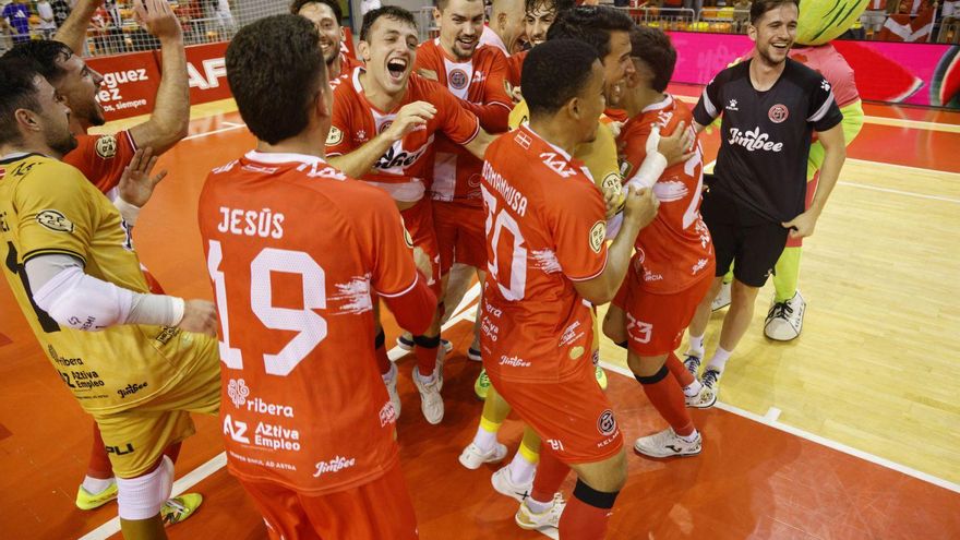 Los jugadores del Jimbee Cartagena, celebrando la clasificación para la final de la liga.