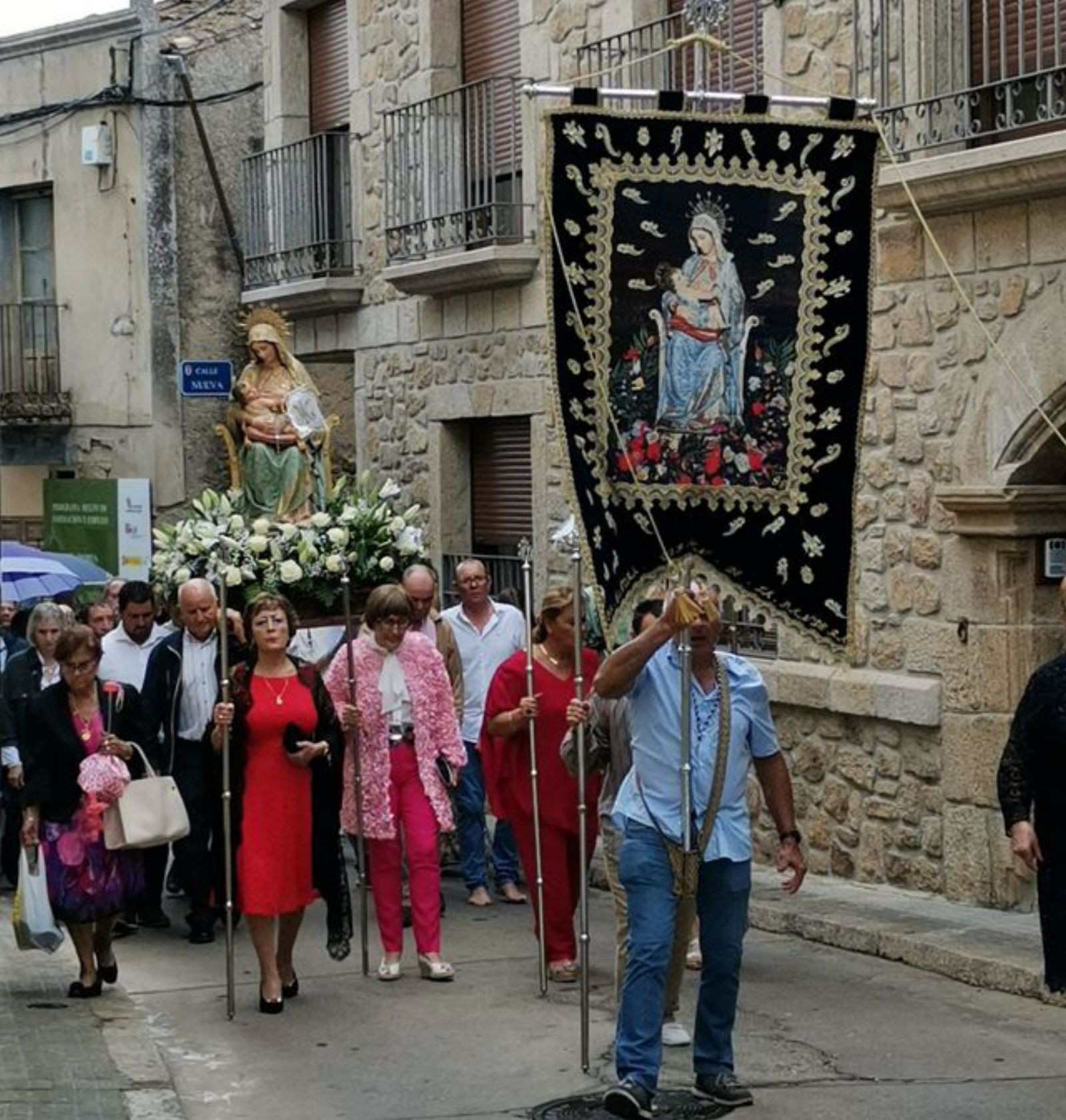 La Virgen de la Bandera reina en las calles de Fermoselle