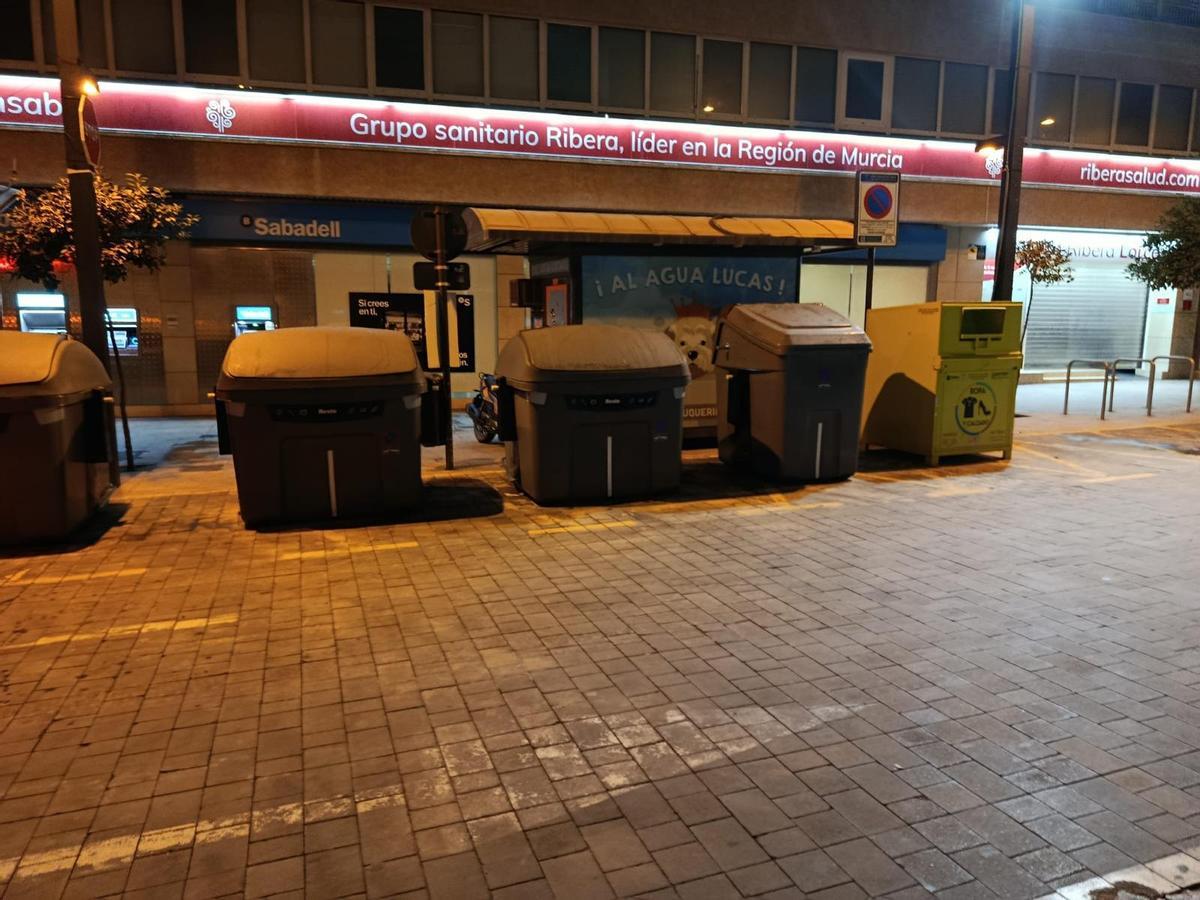 El contenedor marrón se utiliza para depositar residuos orgánicos.