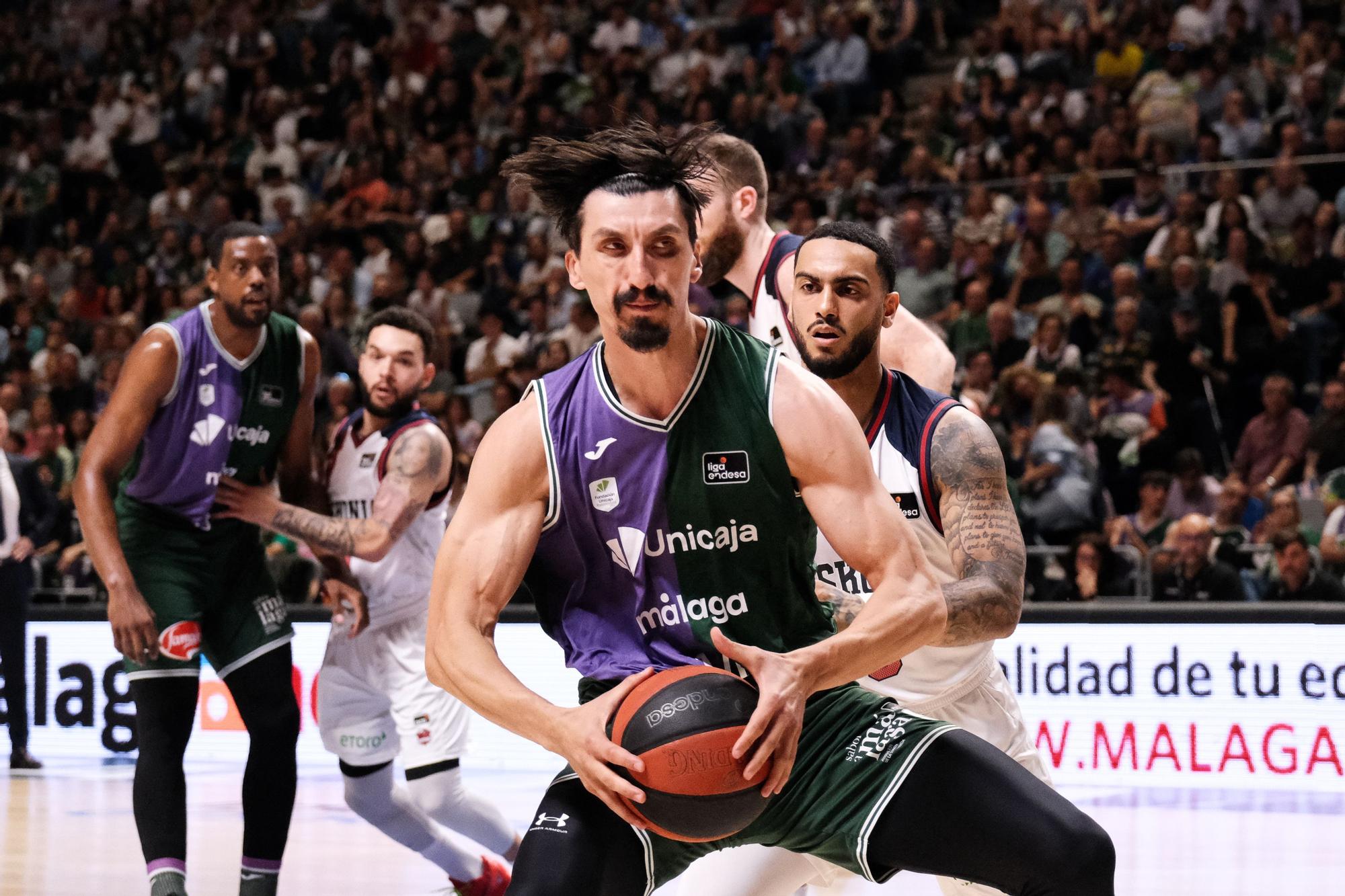 21/4/24 - Malaga - Palacio Deportes Martin Carpena.  Liga ACB Baloncesto UNICAJA vs Baskonia :  (Fotografía: Gregorio Marrero / La Opinion)