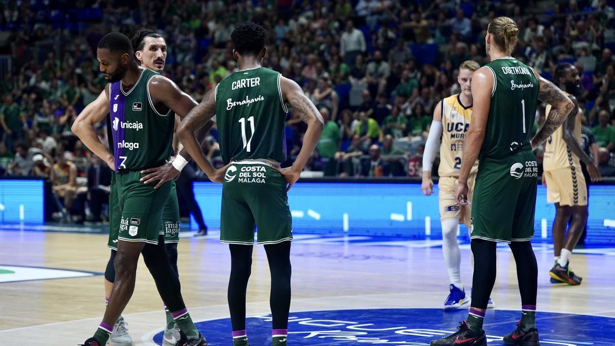 Los jugadores de Unicaja durante el segundo partido de la serie.