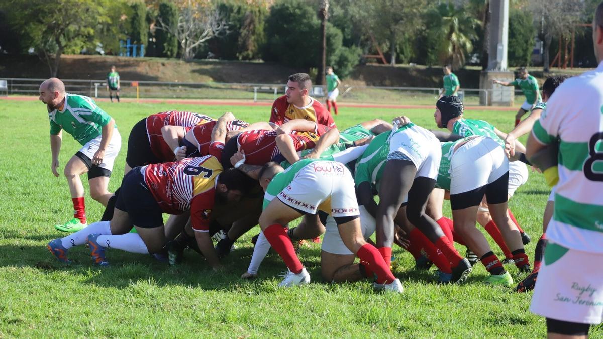 Una acción de un partido de rugby.