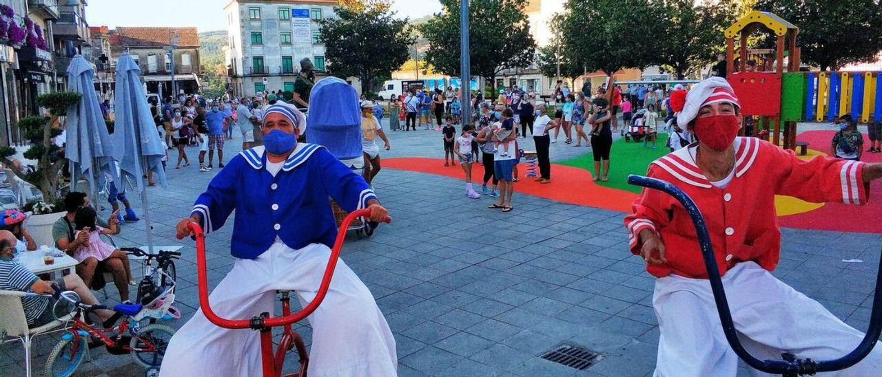 Animación en la calle en una de las últimas ediciones del Festival Internacional de Teatro de Rúa.  // D.P.