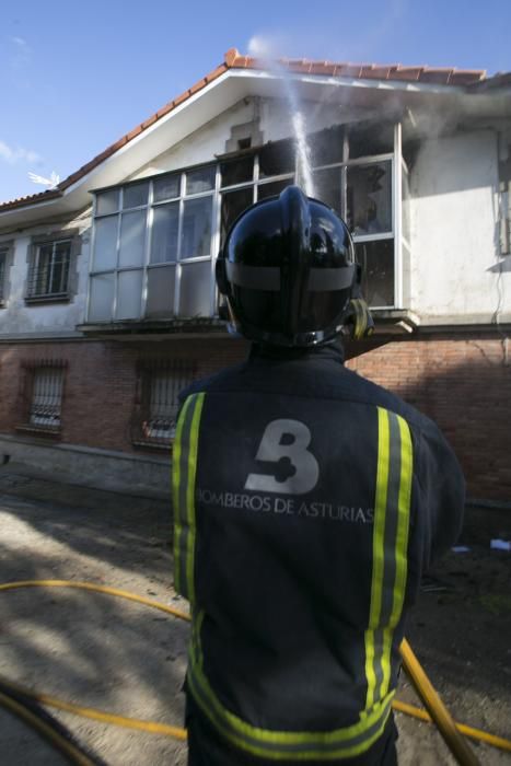 Incendio en un caserón de Jardín de Cantos, en Avilés