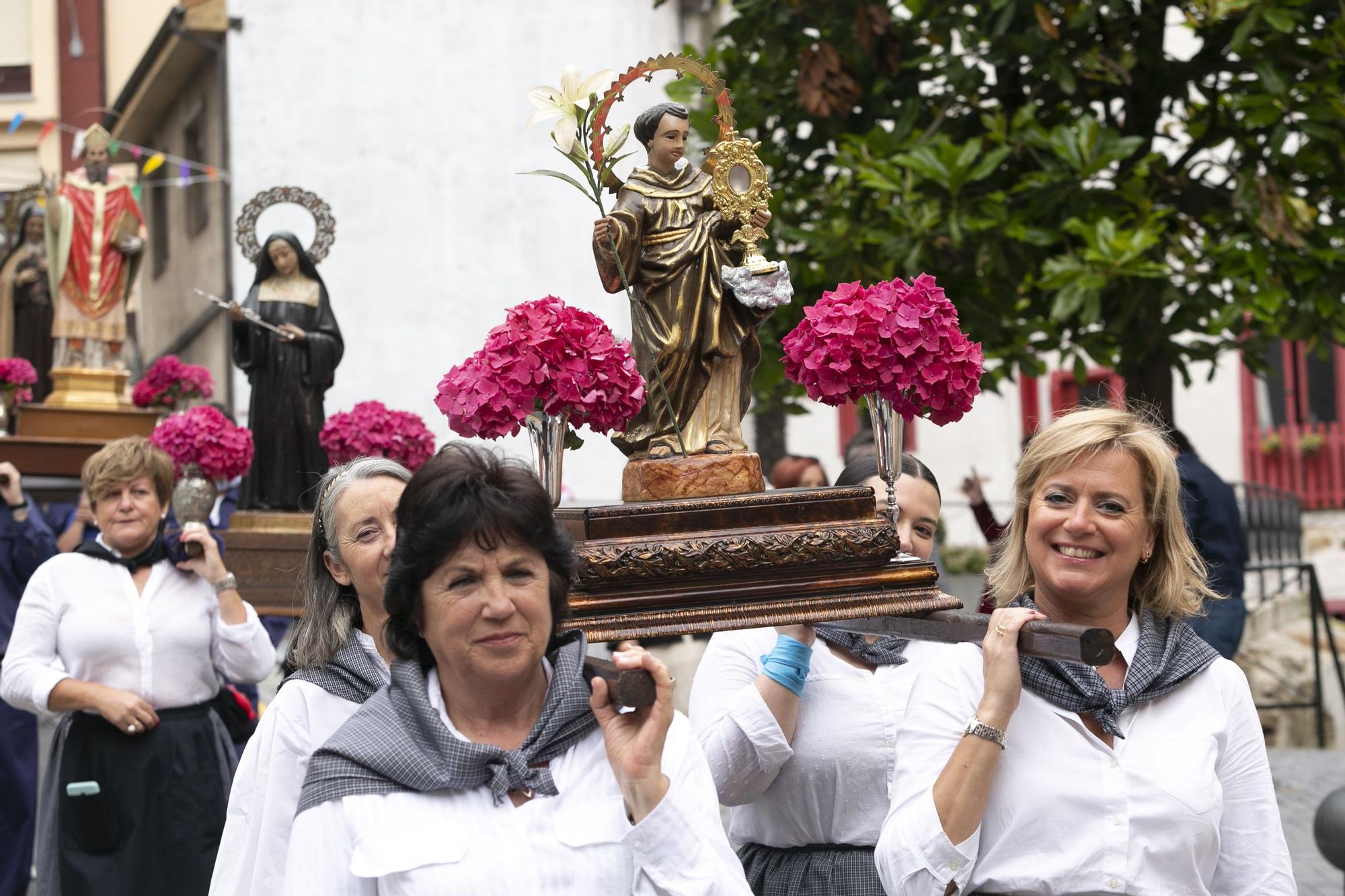 Cudillero se llena por el pregón de l'Amuravela, que invitó a "cantar ya bellar hasta quedanus sin fualgu"