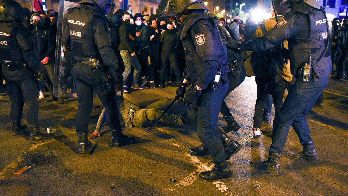 Cargas policiales en la segunda protesta por la detención de Pablo Hasél