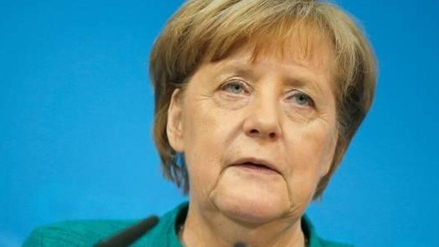 Merkel rep fortes crítiques per les concessions als socialdemòcrates