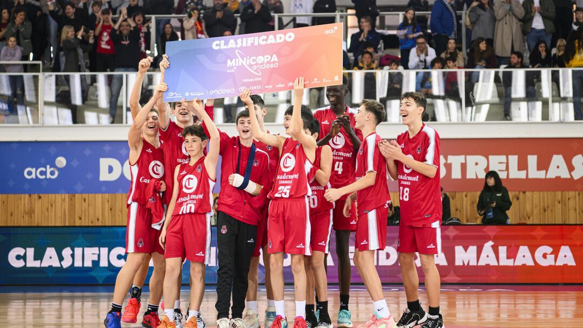 Los jugadores del Casademont celebran su clasificación para la fase final.