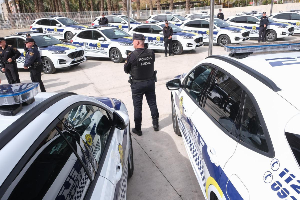Presentación de vehículos de la Policía Local en el barrio de Carrús, en Elche