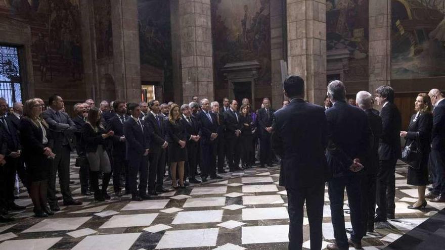Puigdemont, ayer, durante la recepción que ofreció a los cónsules acreditados en Cataluña. // Efe