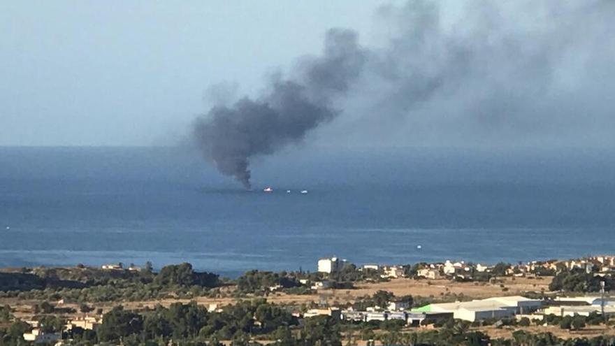 Incendio en un pesquero a dos millas del puerto de La Vila Joiosa