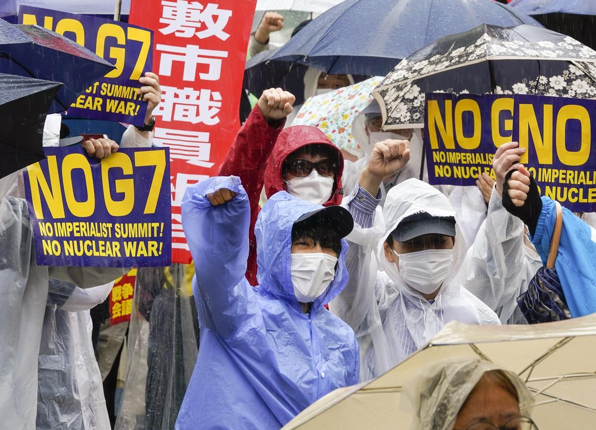 Los líderes del G7 visitan el Memorial Park para las víctimas de la bomba atómica en Hiroshima, entre protestas