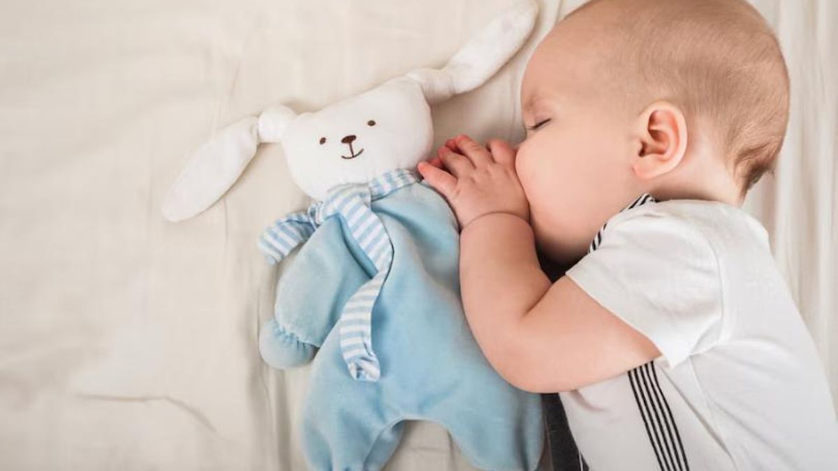 Un bebé mientras duerme