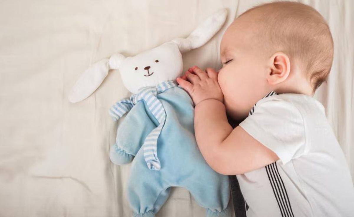 Un bebé mientras duerme