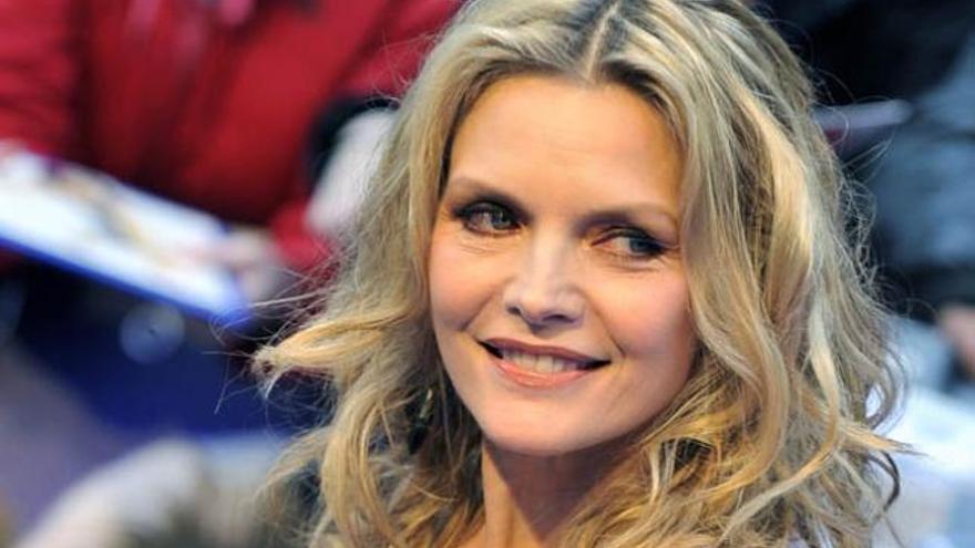 La actriz Michelle Pfeiffer en el estreno de &#039;Sombras tenebrosas&#039;.