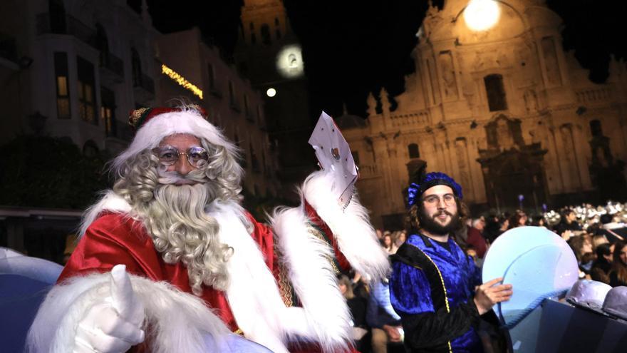 Papá Noel llega a la Región con el saco cargado de regalos