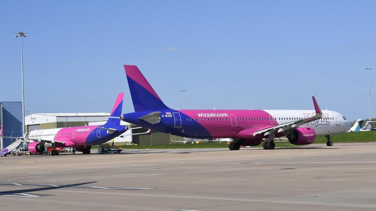 Aviones A321Neo de Wizz Air en el aeropuerto de Londres-Luton, desde donde volarían a Vigo.