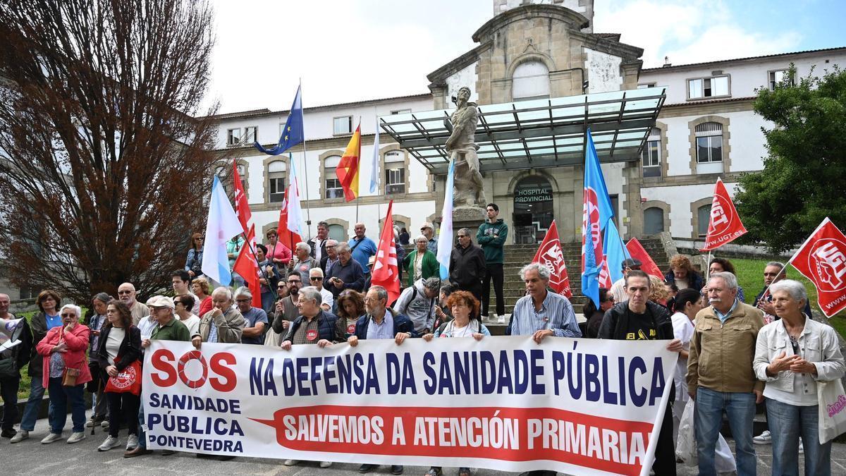 Una protesta por la sanida pública ante el Hospital Provincial