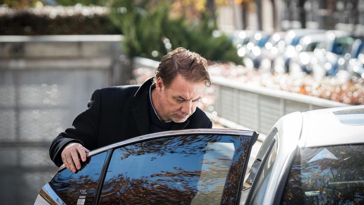 Un mes más de secreto y cuentas bloqueadas: el juez Pedraz ratifica las medidas para ahondar en la investigación a Leire Díez y la SEPI